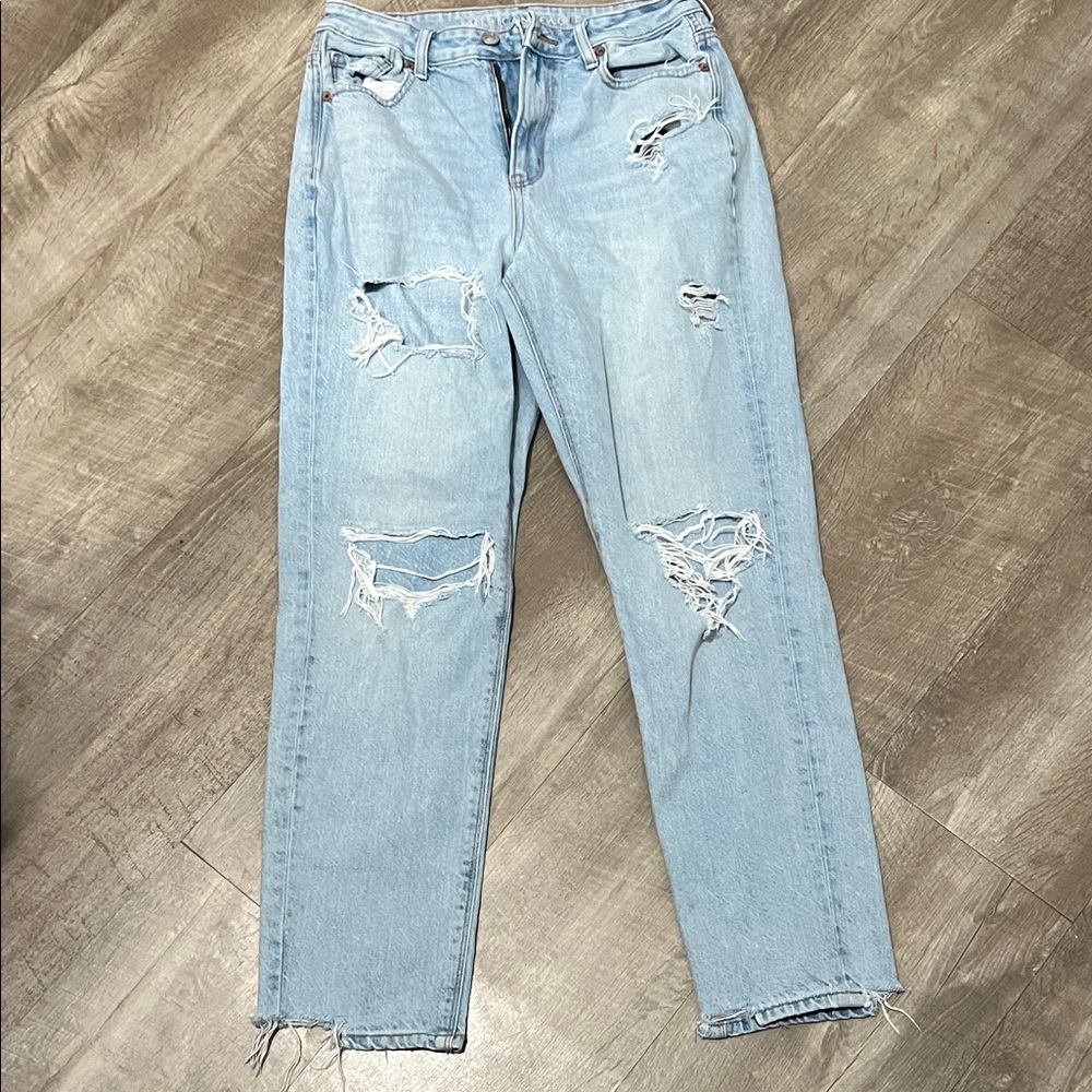 American Eagle Outfitters Light Blue Distressed Boyfriend Jeans